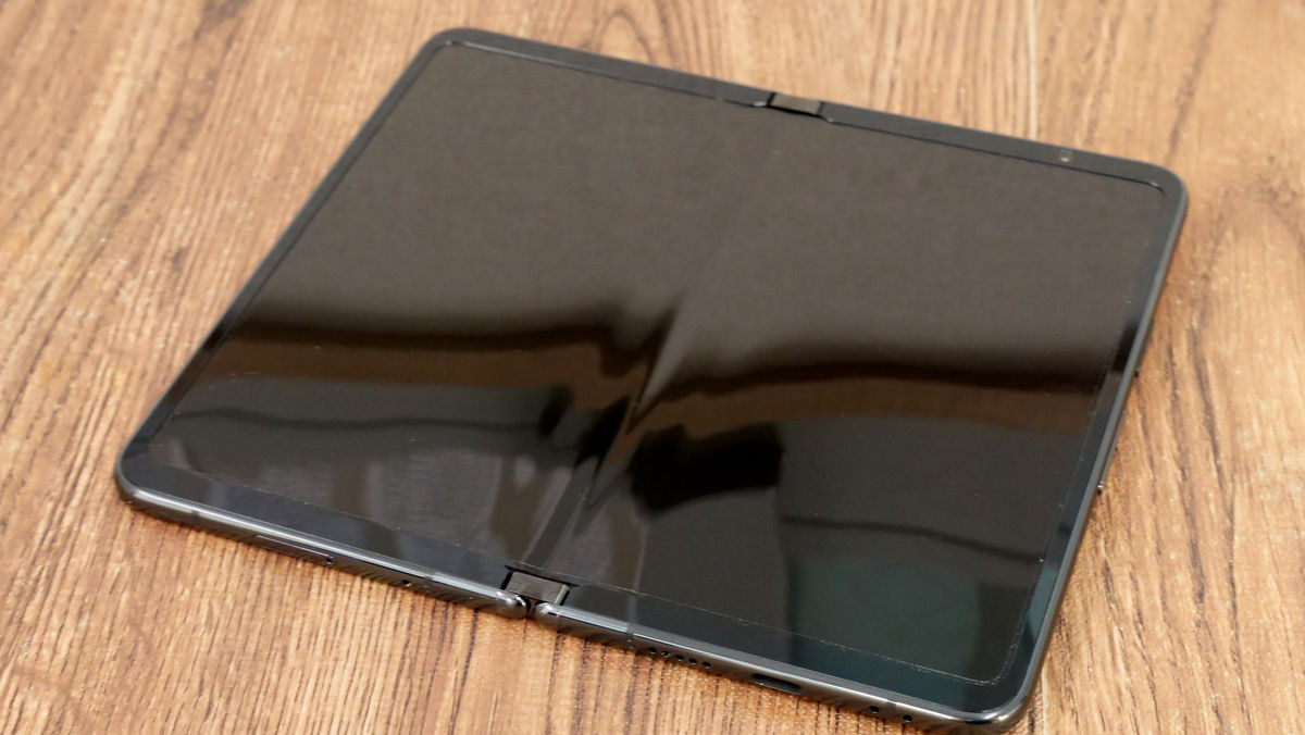 Googleの折りたたみスマホ「Pixel Fold」のインナーディスプレイを修理