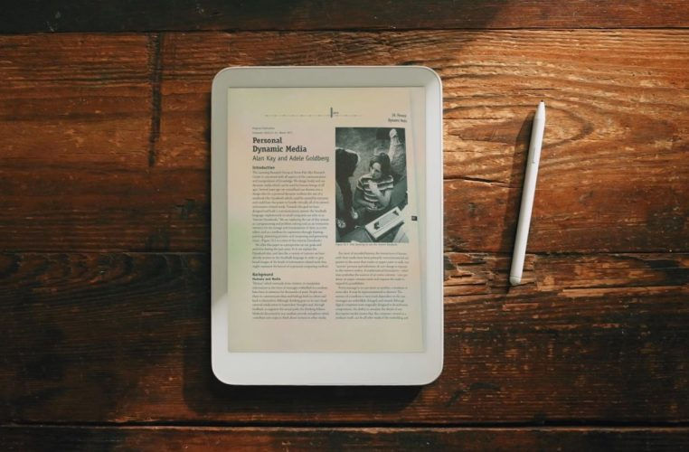 電子ペーパーでリフレッシュレート60Hzのなめらか描画を実現する日本製