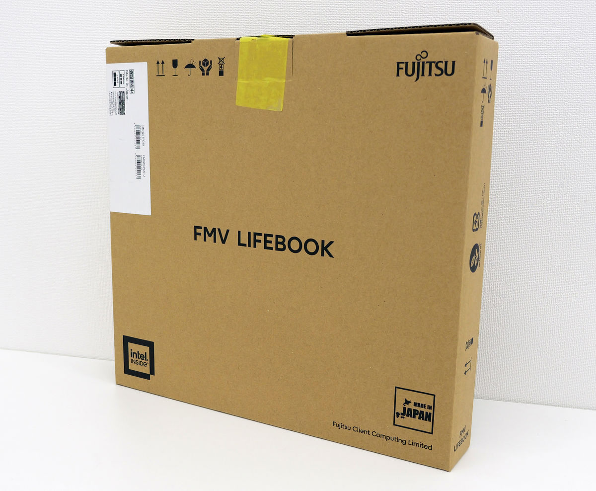 世界最軽量の約634gを実現した驚くほど軽すぎる富士通のノートPC「FMV