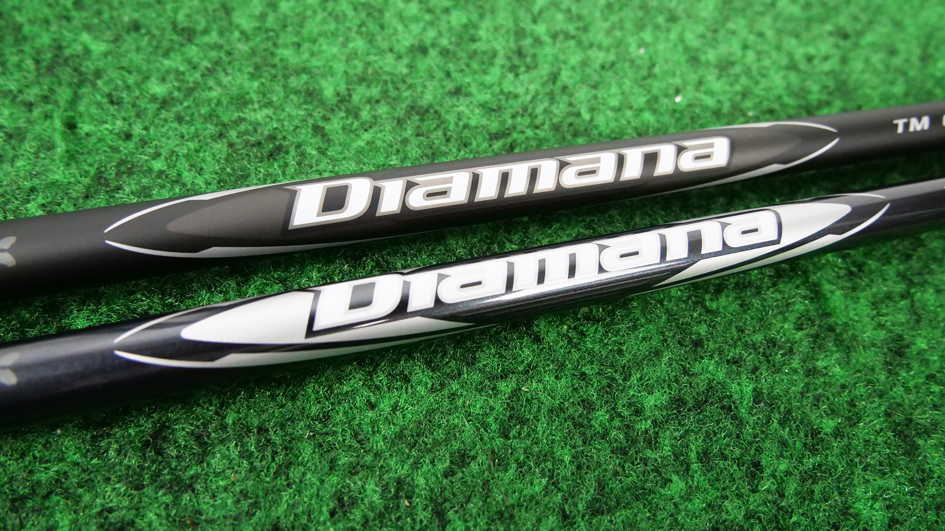 上「Diamana BLACK TM60」、下「Diamana SILVER TM55」｜GDO ゴルフ