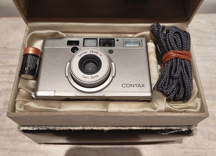 Contax Tix with Carl Zeiss Sonnar T* 28mm f/2.8 – one of the best