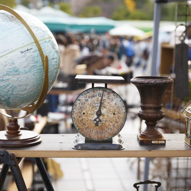 ヴィンテージブローチと雑貨に出会う全国蚤の市巡り – ブローチに恋して