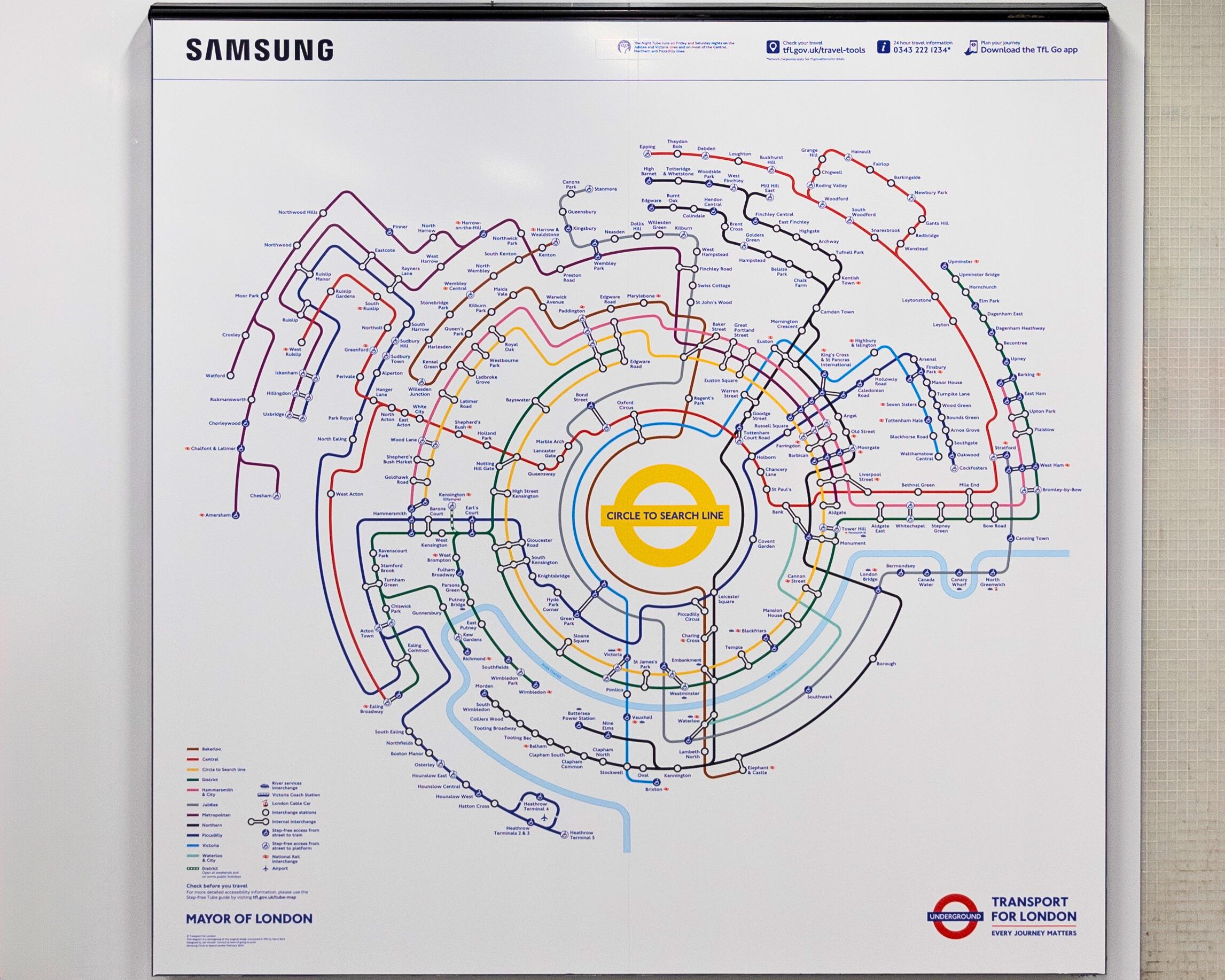 ロンドンの地下鉄の丸い路線図。この特別版の路線図は、2月14日まで