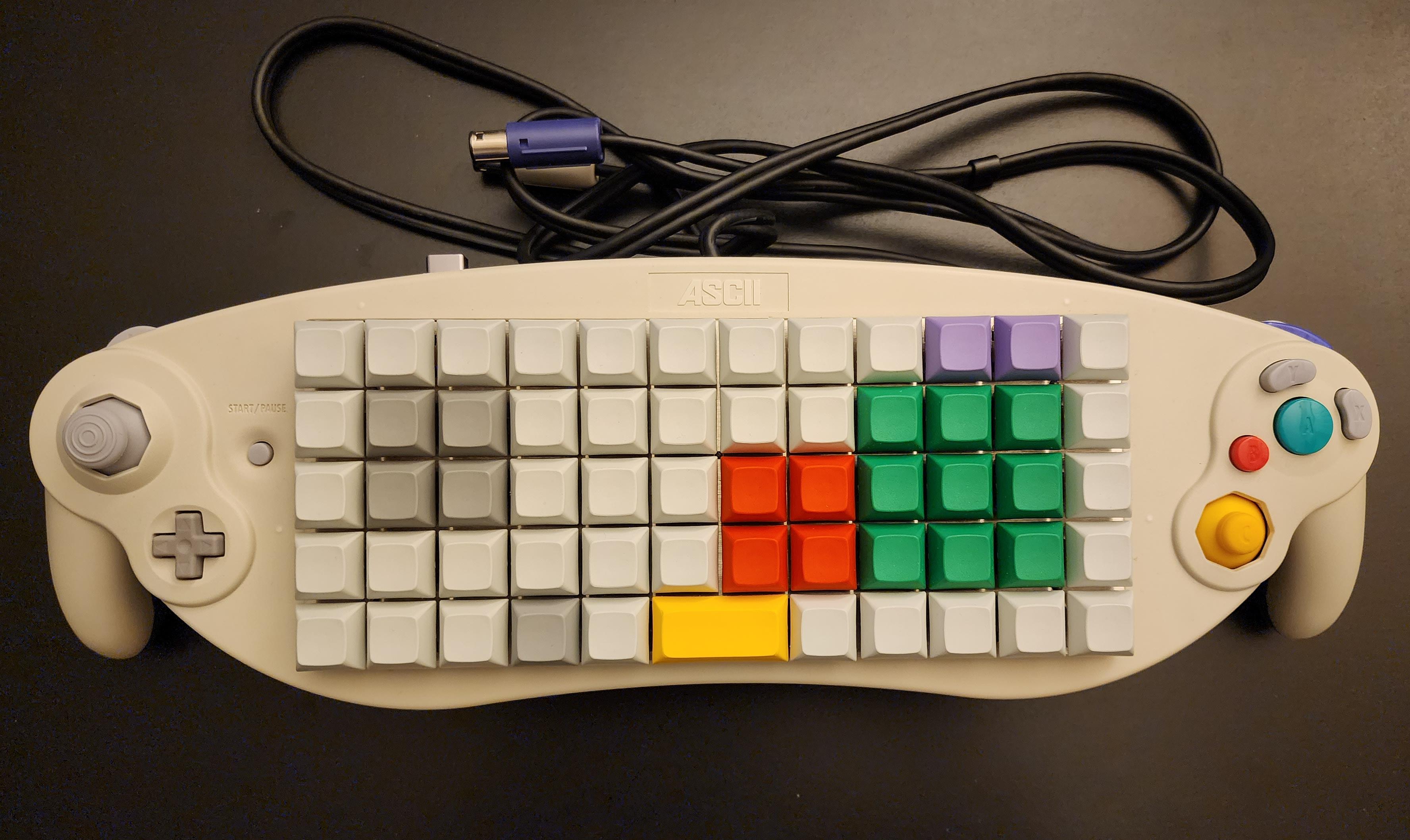 ゲームキューブのメカニカルキーボードコントローラー作ったんだ