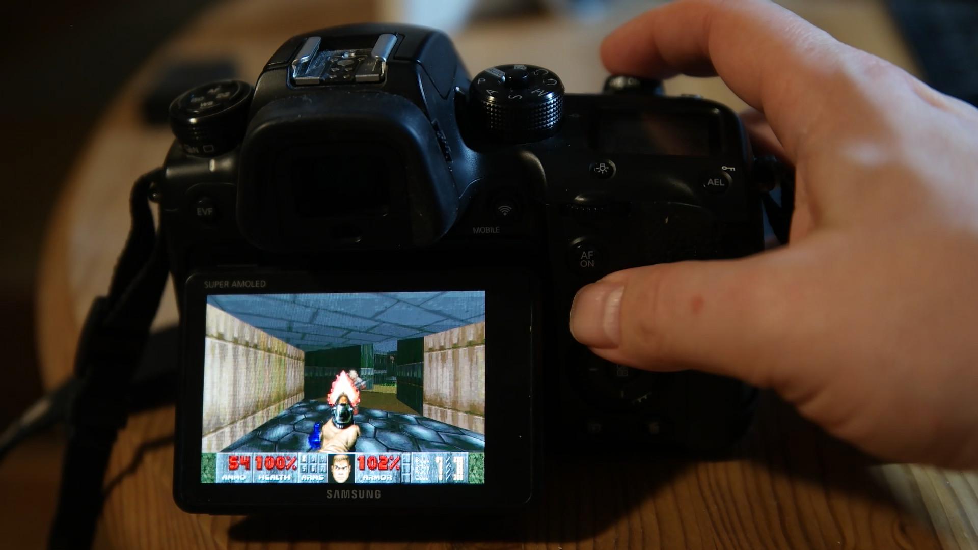 2014年のSamsung NX1カメラ : r/itrunsdoom