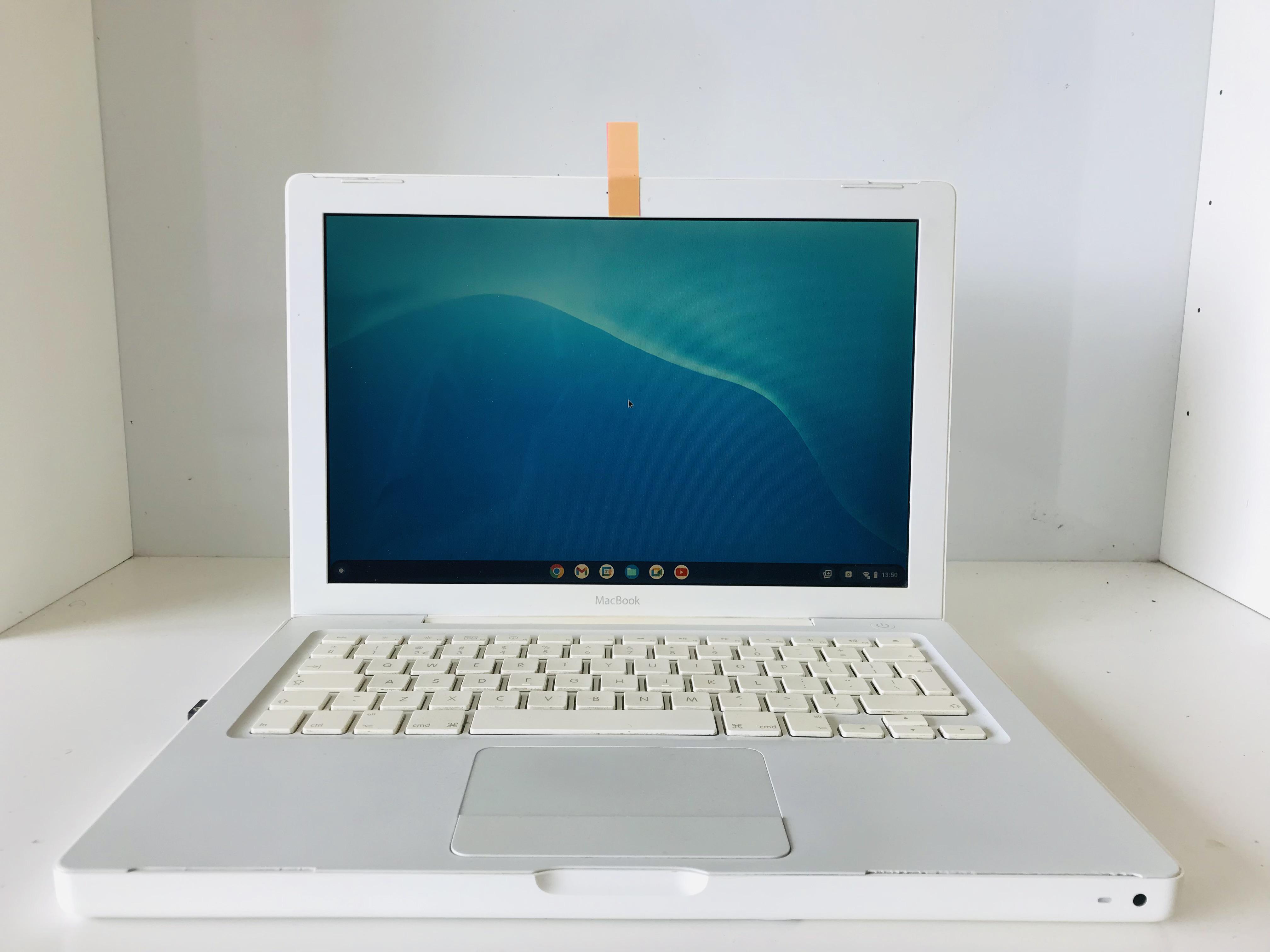 MacBook 2007、2022年までまだすごい筋肉を見せてるんだぜ！ : r/mac