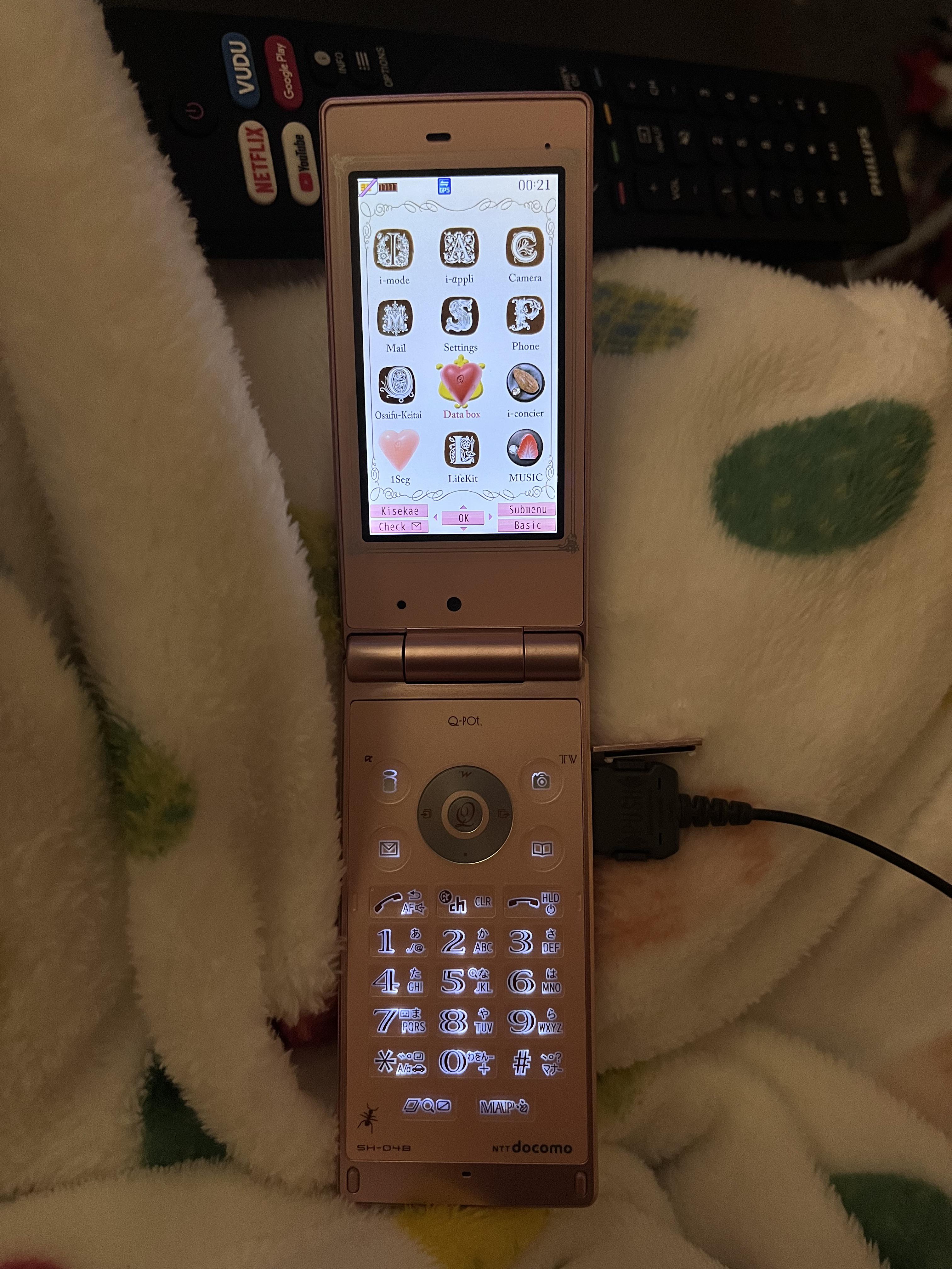 docomo x q-pot sh-04b : r/flipphones