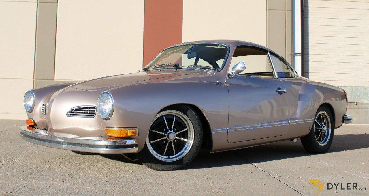 1974年式のフォルクスワーゲン・カルマンギアみたいな、こんなユニーク