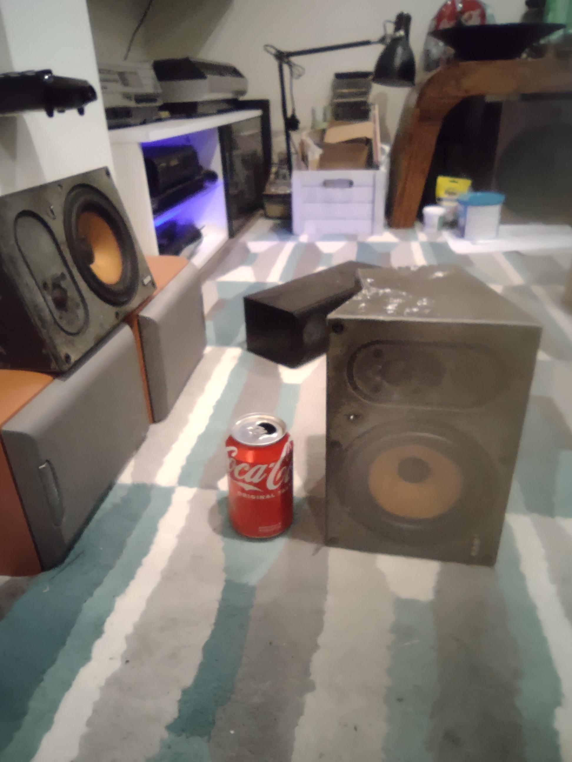 この間オークションでB&WのアルミキャストLM1スピーカーをゲットしたん