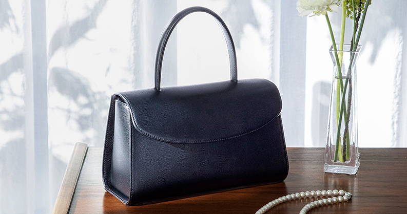 フォーマル クラシックハンド」に新色「ネイビー」登場。 – 土屋鞄製造所