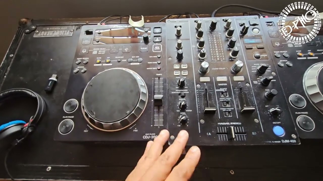 How to Beatmatch on a Pioneer CDJ 350 - YouTube