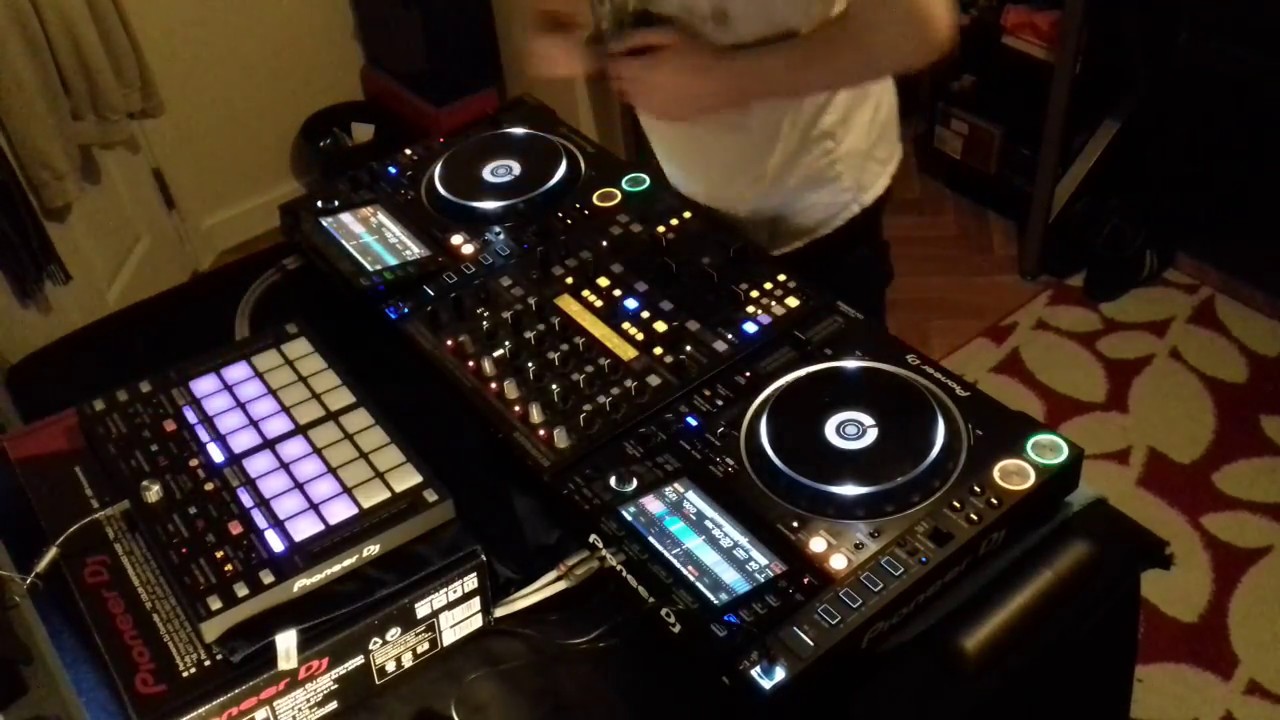 Pioneer DDJ-XP1 Controller, Connected To The CDJ-2000NXS2 Decks