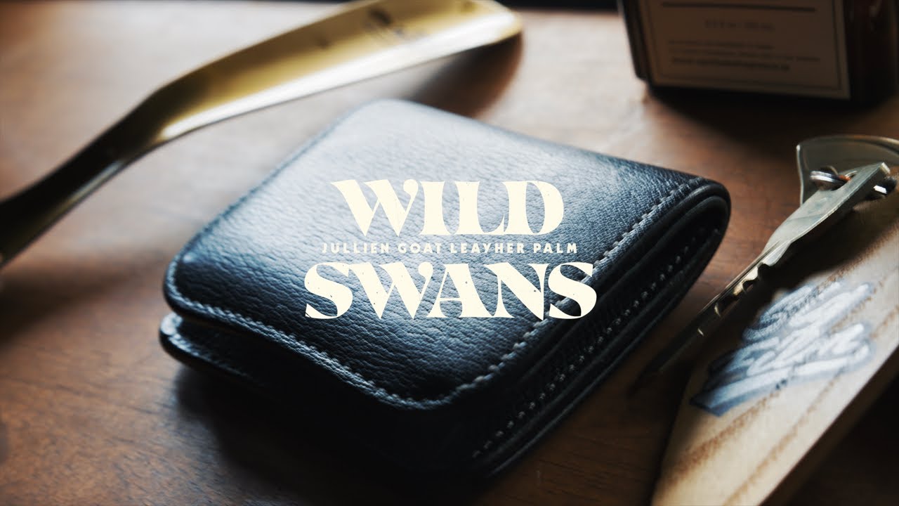 WILD SWANS PALM: A mini wallet perfect for today's cashless world