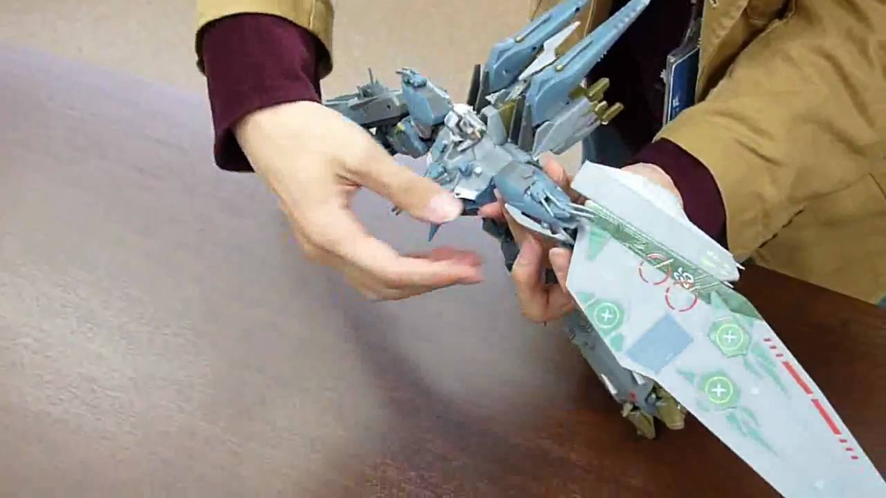 DX超合金 マクロス・クォーター 強攻型への変形 - YouTube