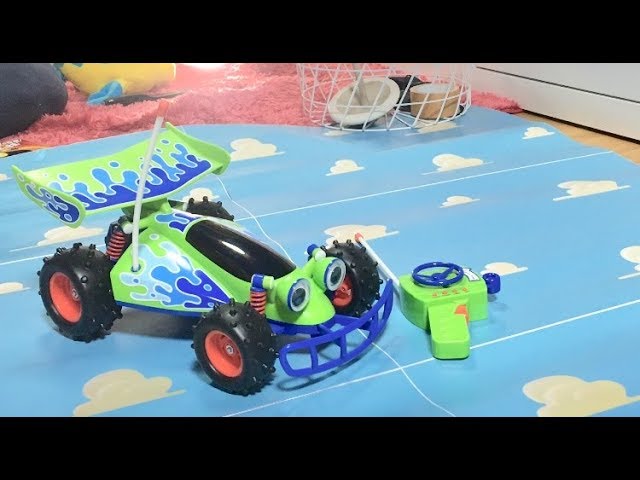 I tried running a life-size RC radio-controlled car! [Toy Story