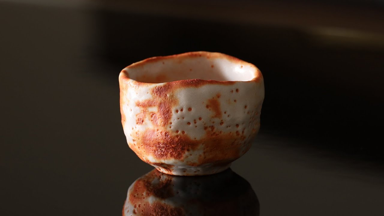 志野ぐい呑（鈴木蔵）/ Shino Sake Cup（Osamu Suzuki） - YouTube