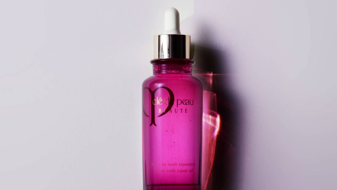 How to Apply Radiant Multi Repair Oil | Clé de Peau Beauté