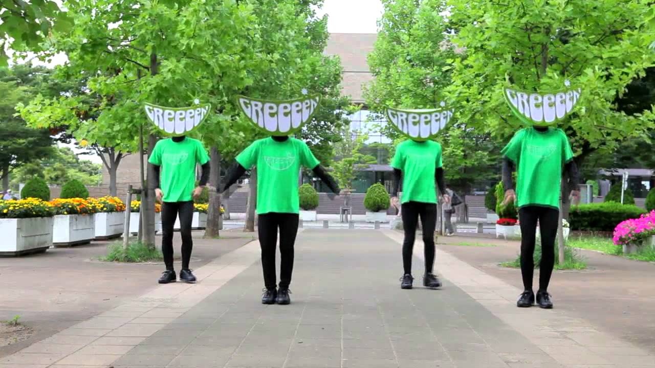 歌うたいが歌うたいに来て 歌うたえと言うが 歌うたいが歌うたうだけ