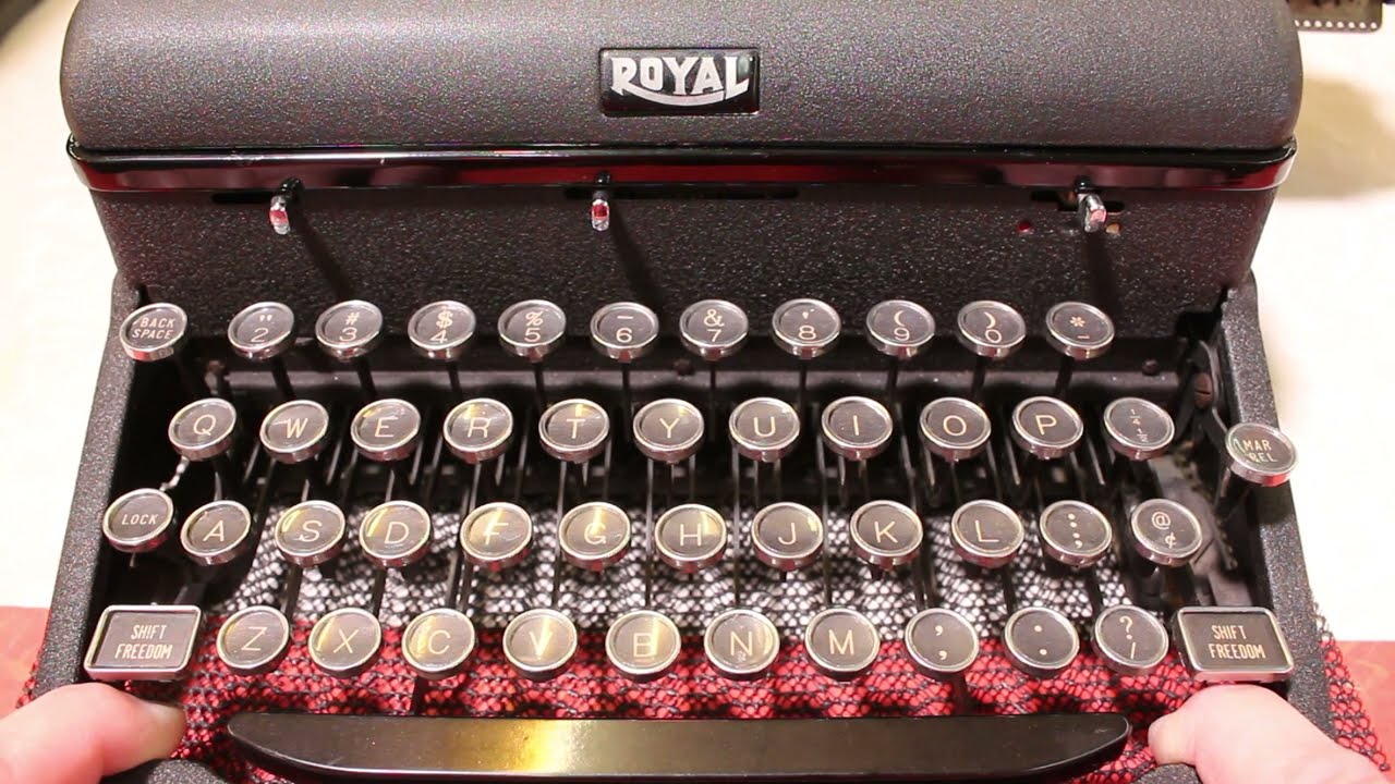 Vintage Typewriter Review: 1947 Royal Arrow Portable - YouTube