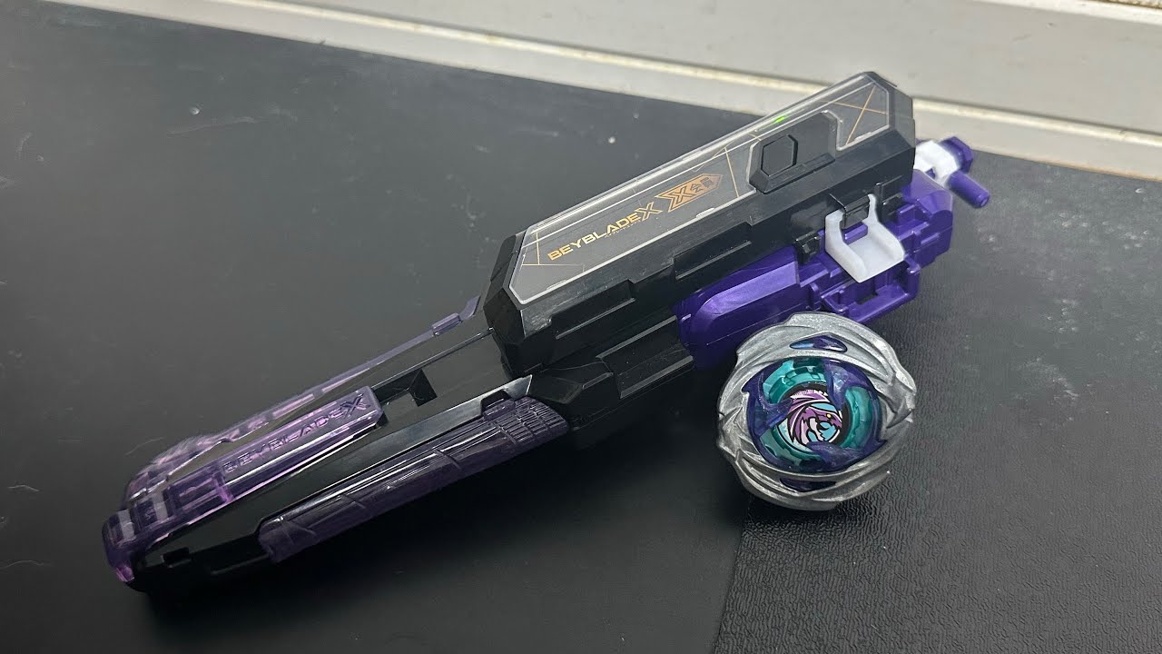 ベイブレードXA賞ワイバーンホバー、B賞ストリングランチャー