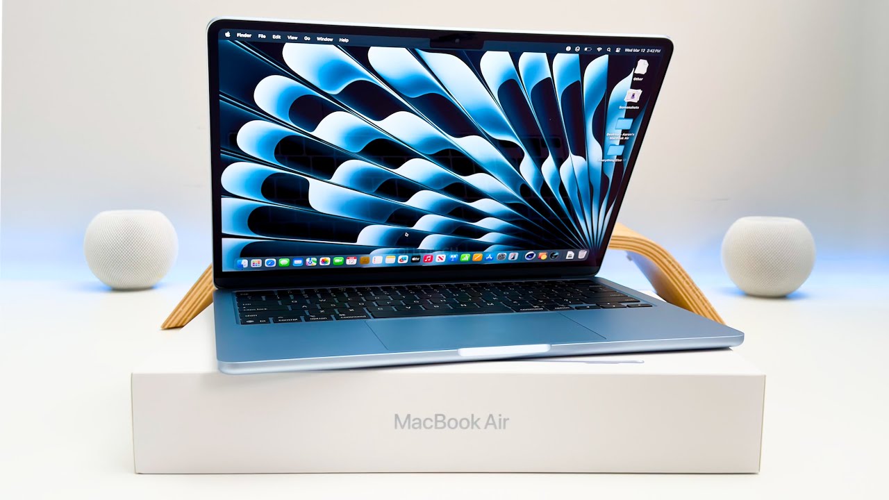 2025 MacBook Air M4 - Unboxing, Setup and First Look! - YouTube