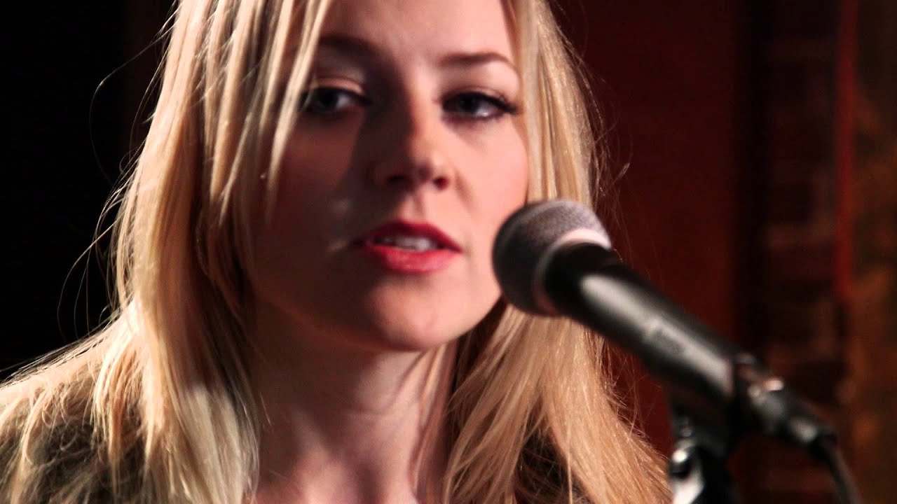 BOSS VE-2 Vocal Harmonist featuring Annekei - YouTube