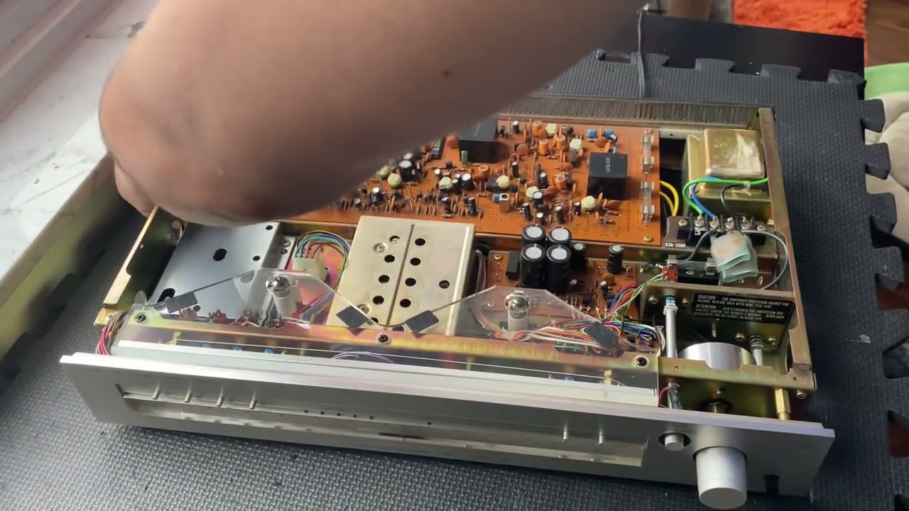 Luxman T-12 Tuner *Under the Hood #luxman #tuner #vintageaudio