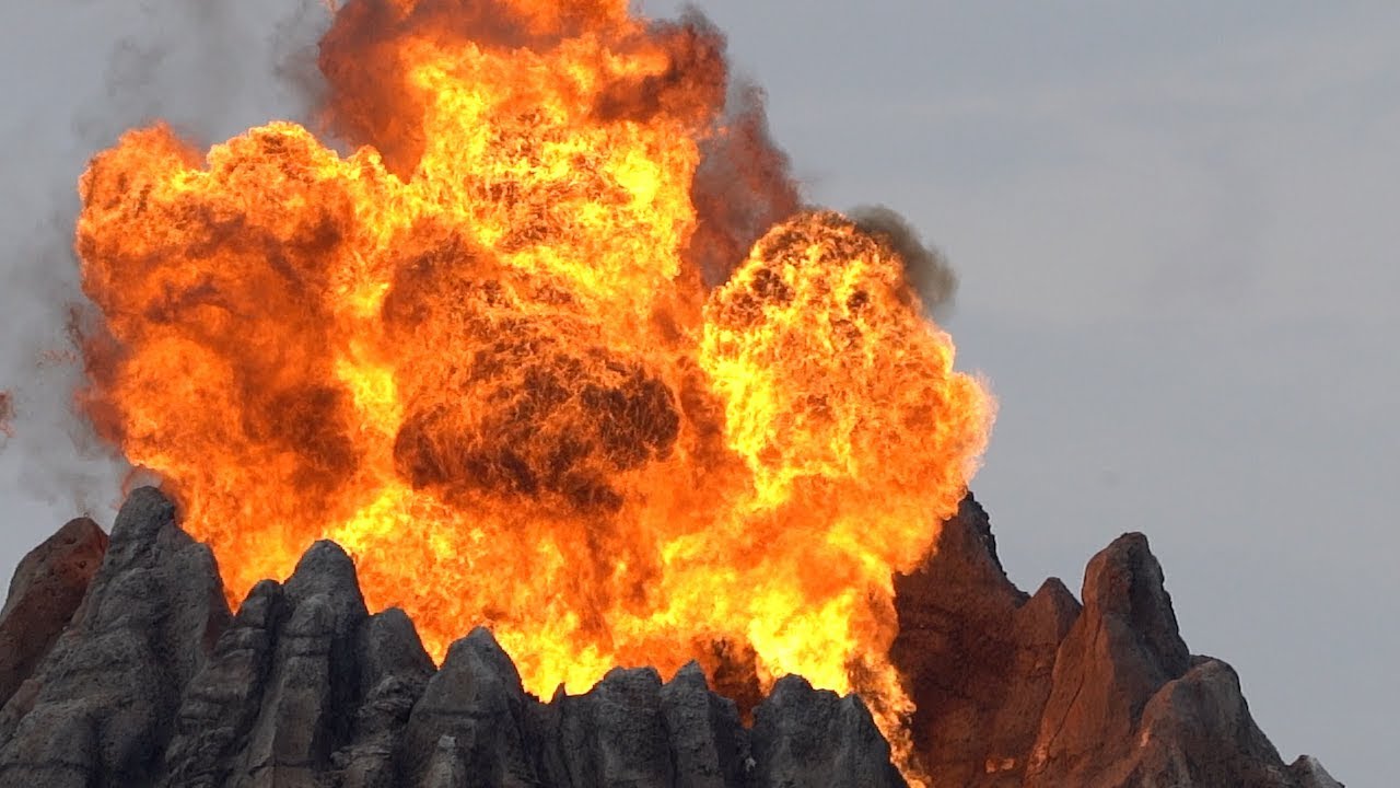 マニアック】800mmの超望遠かつ120fpsで撮った火山の爆発をスロー再生