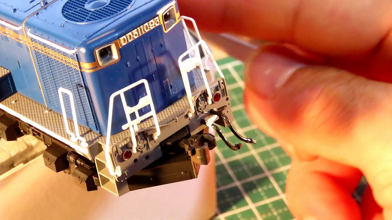 A look at the HO train! KATO HO DD51 Hokutosei color - unpacking