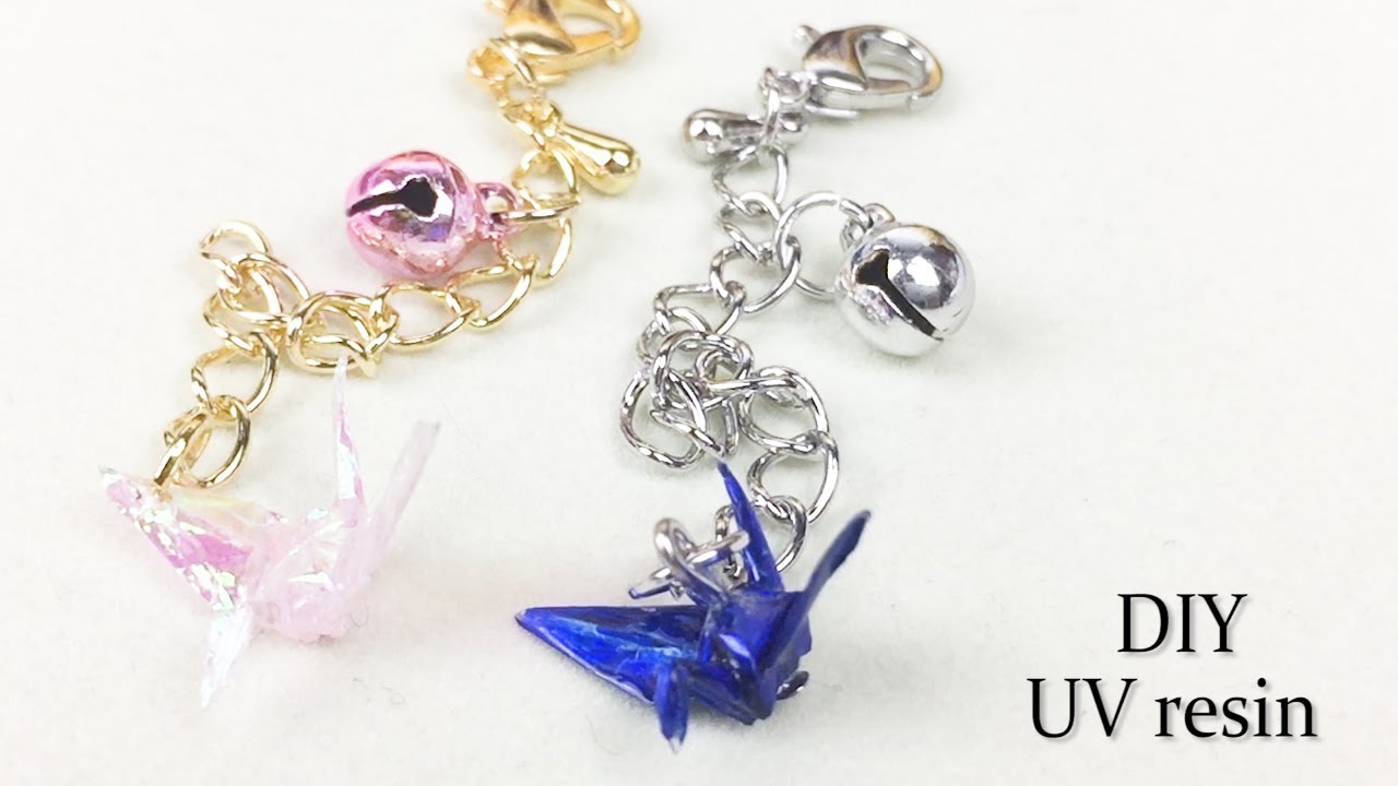 UVレジン】100均DAISOの折り紙で鶴のアクセサリーチャームを作成しま
