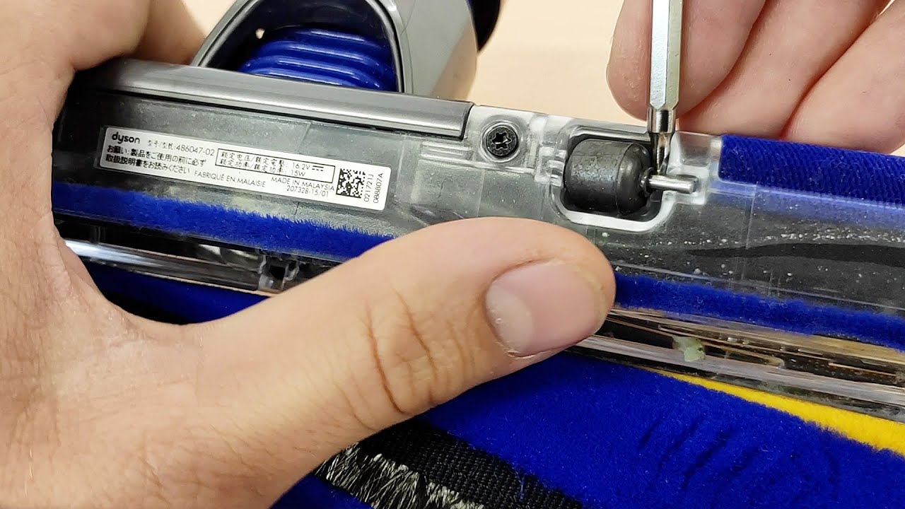 Dyson Laser Optic Fluffy slim head | Little wheels cleaning - YouTube