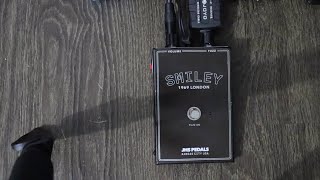 JHS Smiley 1969 London Fuzz Pedal Review - YouTube