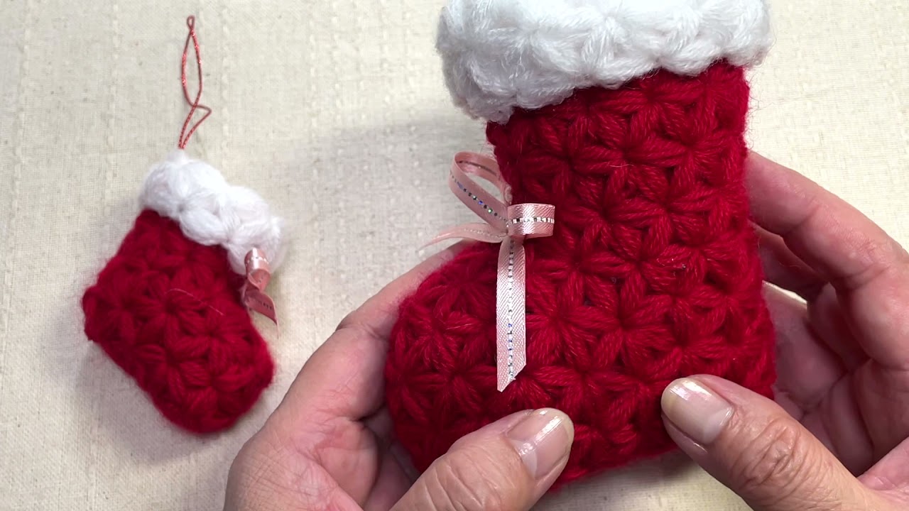 リフ編みのクリスマスブーツ（お菓子入るよ） - YouTube