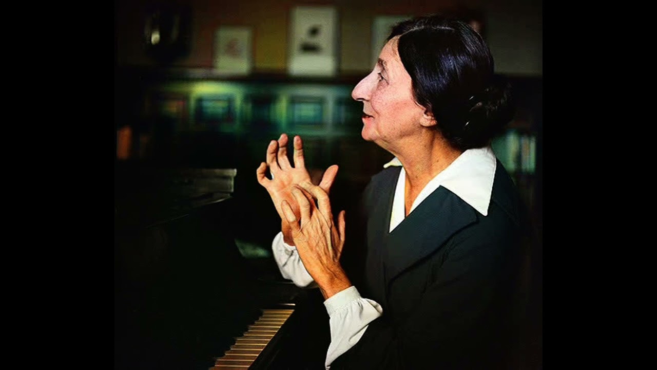 Wanda Landowska plays Mozart: Rondo in A Minor, K.511 at her home