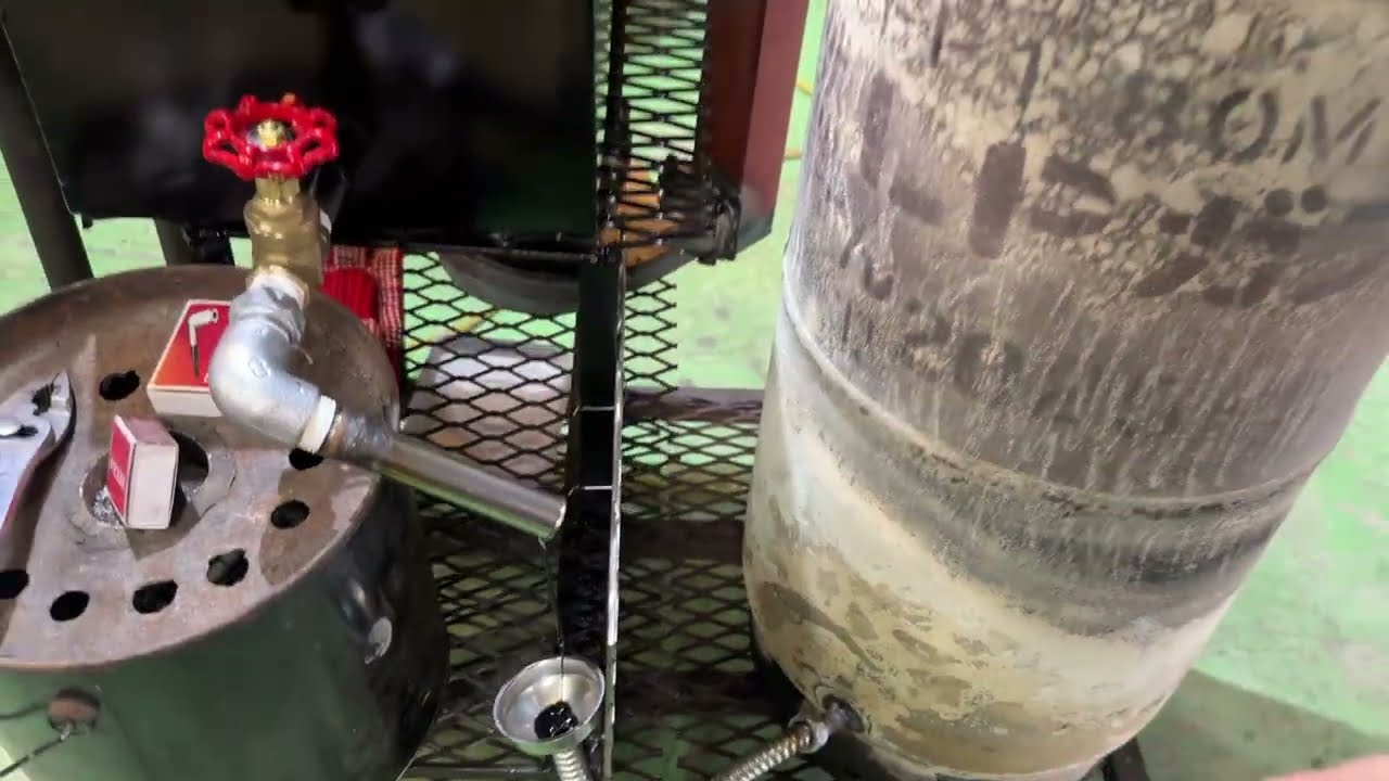 バイク屋の作った手作り廃油ストーブ - YouTube