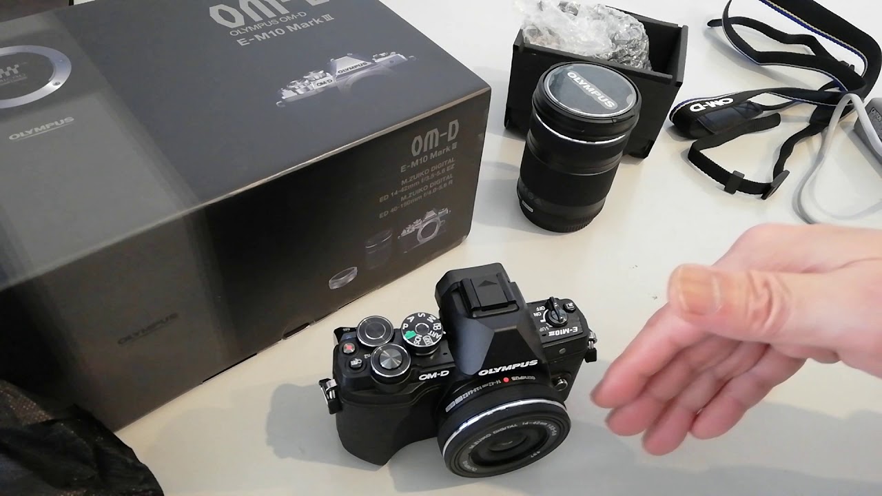 ミラーレス一眼 OLYMPUS OM-D E-M10 Mark3 デジタルカメラを購入検討し