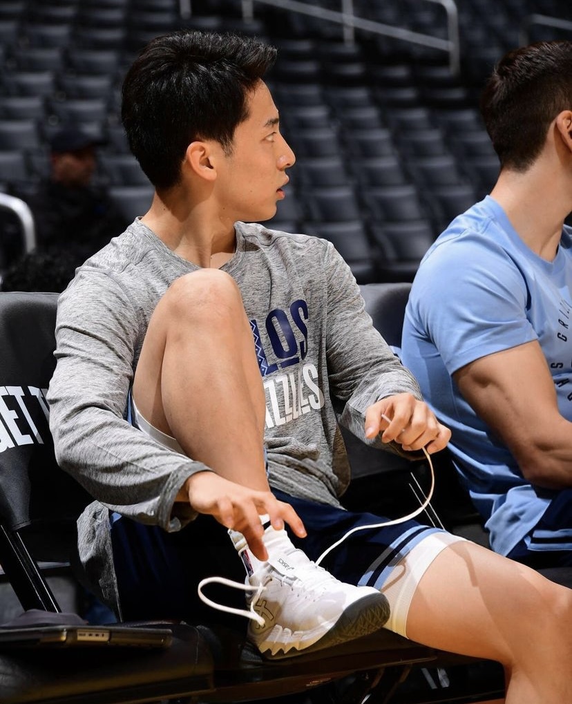 国内6月1日(日)先行発売！河村 勇輝 x アシックス アンプレ アルス