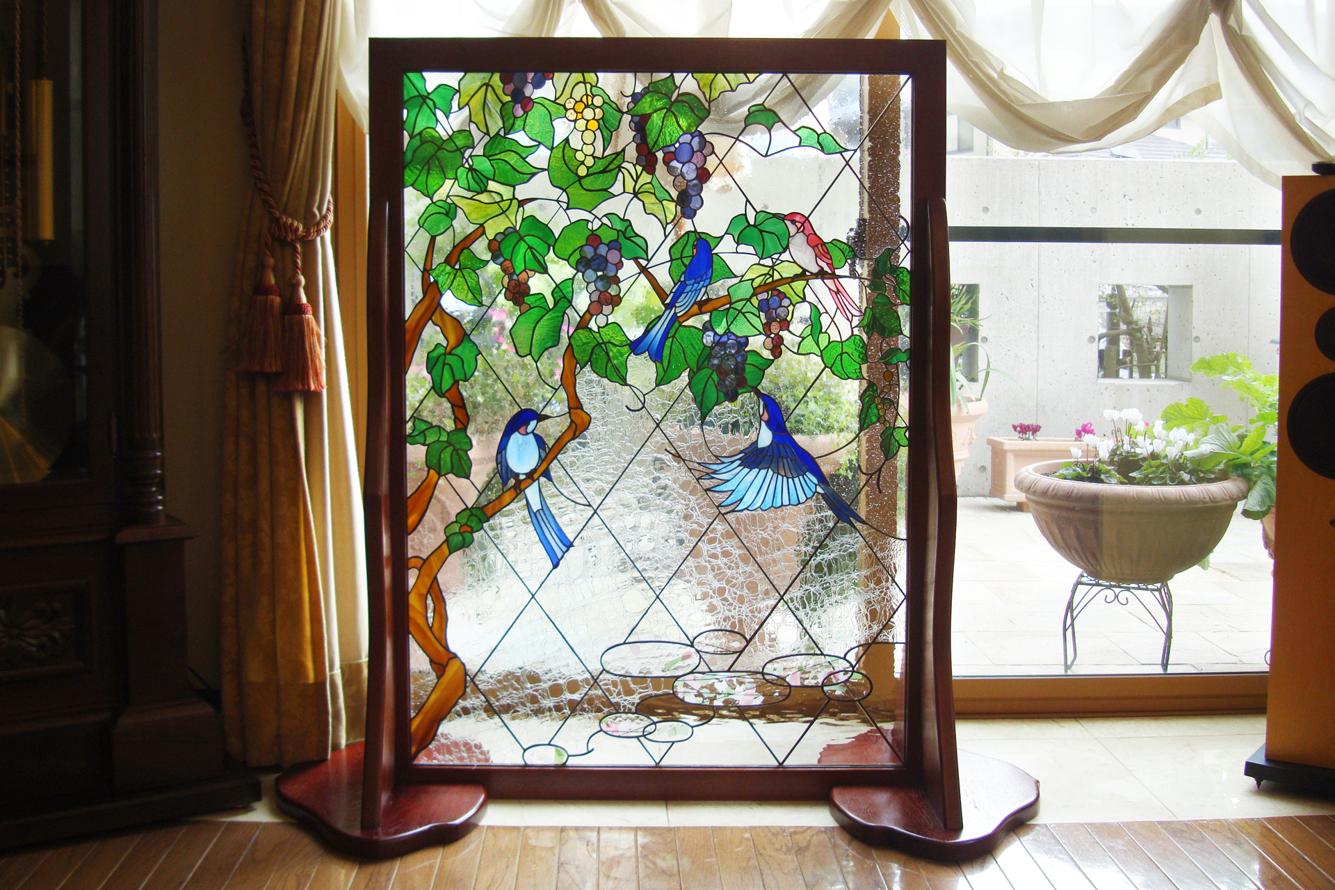 鳥と葡萄のステンドグラスパネル衝立 | ステンドグラス アトリエ ソンテ
