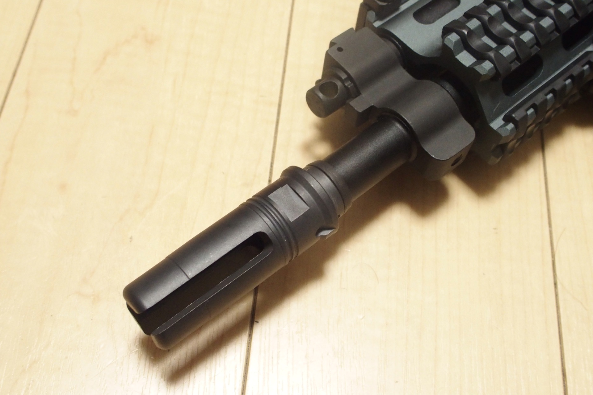 DYTAC製サプレッサー、SUREFIRE SOCOM556-MINI2 リアル刻印&セラコート