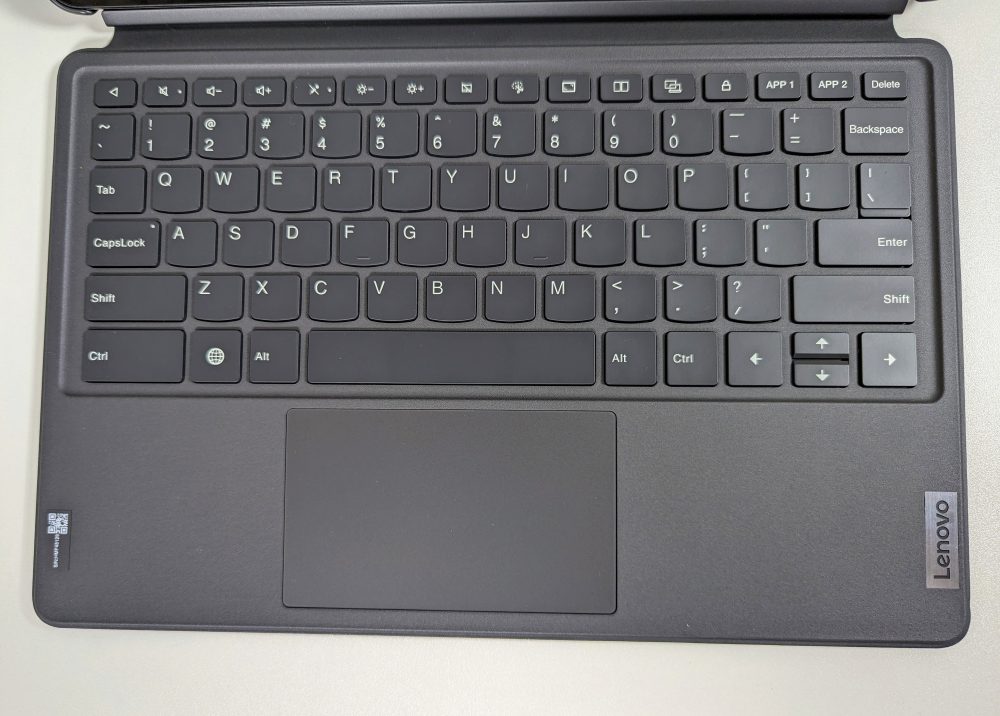 Lenovo Tab P12の純正キーボードケースをレビュー！完全にノート