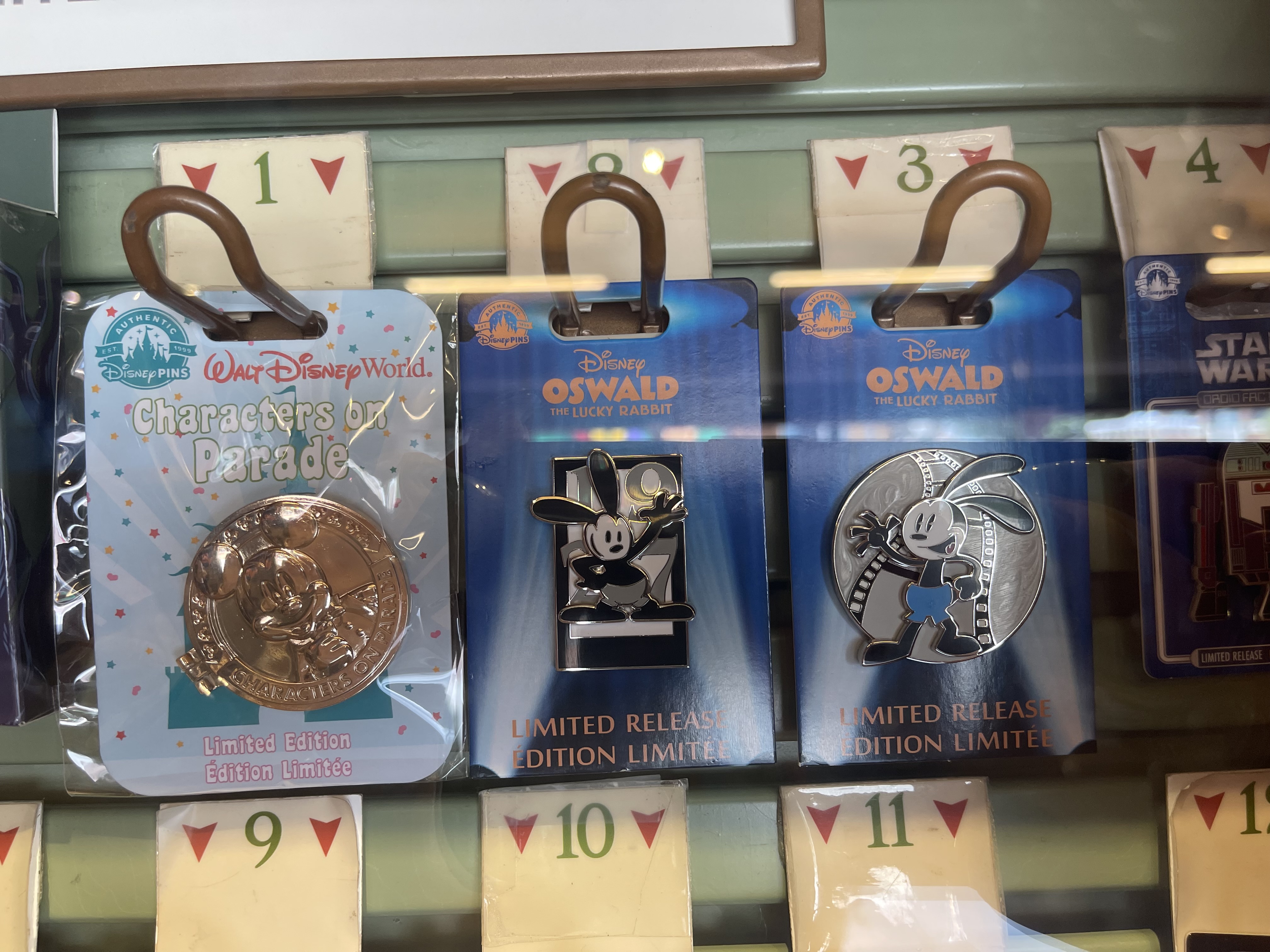 WDWグッズ】#最新ピン情報：8月30日に見つけたピンバッジ