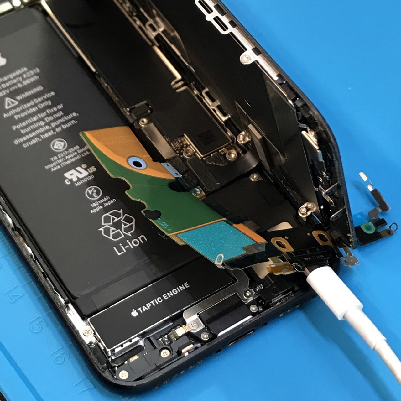 iPhone SE 2 充電接続不安定 ドックコネクタ・バッテリー交換 修理