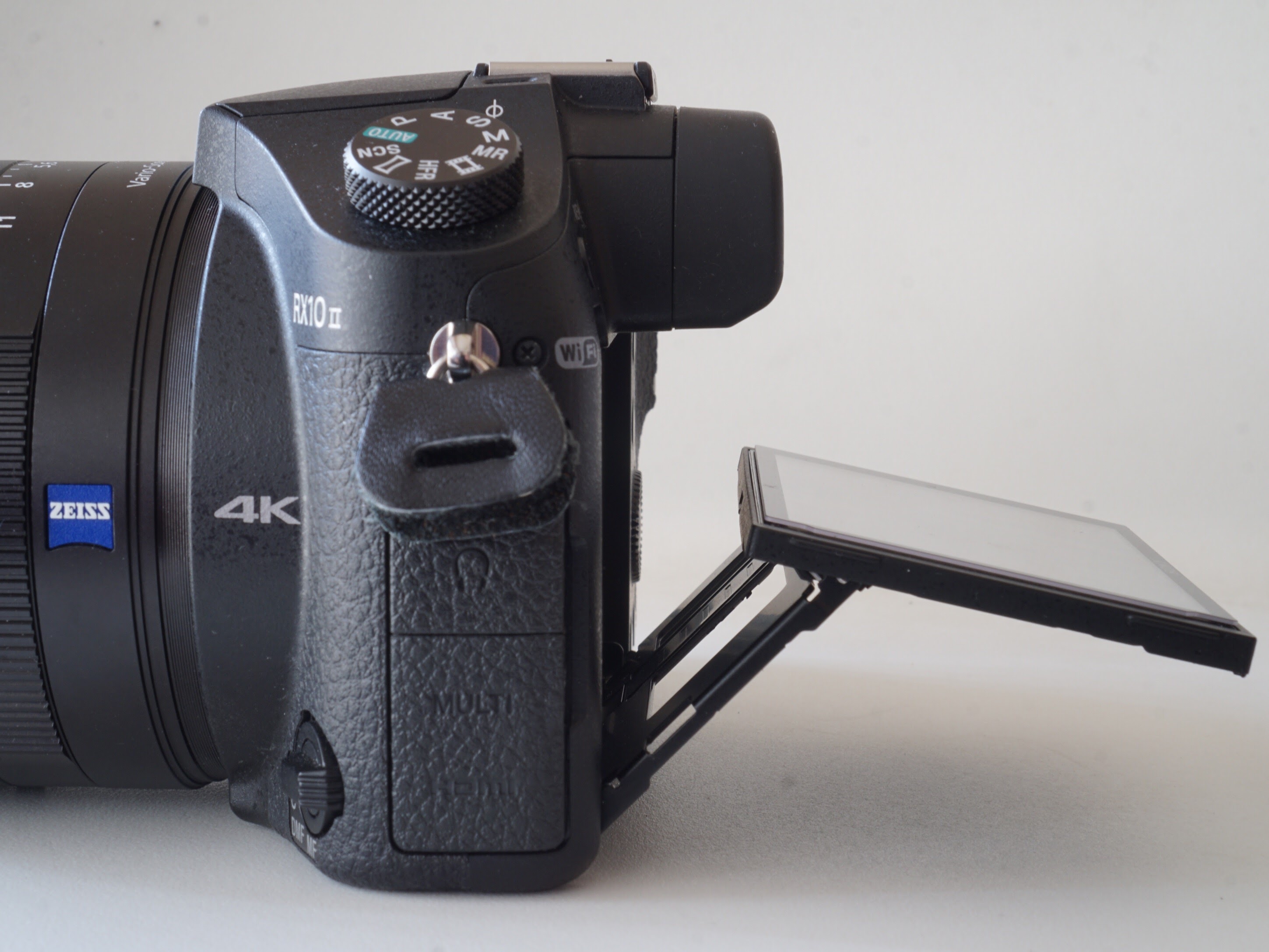 レビュー】SONY 「RX10M2」レンズ一体型のハイエンドコンデジでは最強