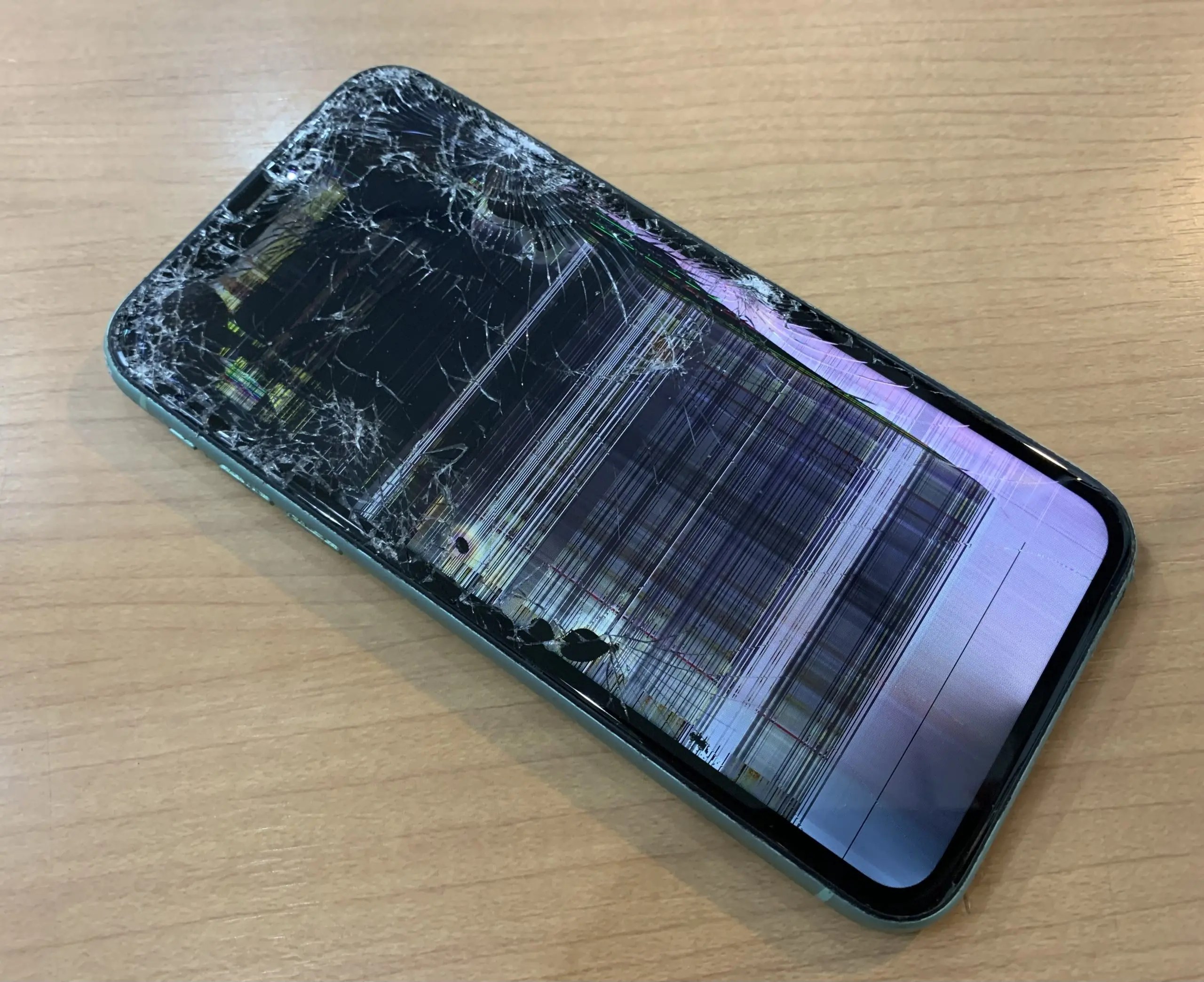 iPhone11】液晶割れ（新百合ヶ丘店） - 最長1年保証 アイフォン/スマホ