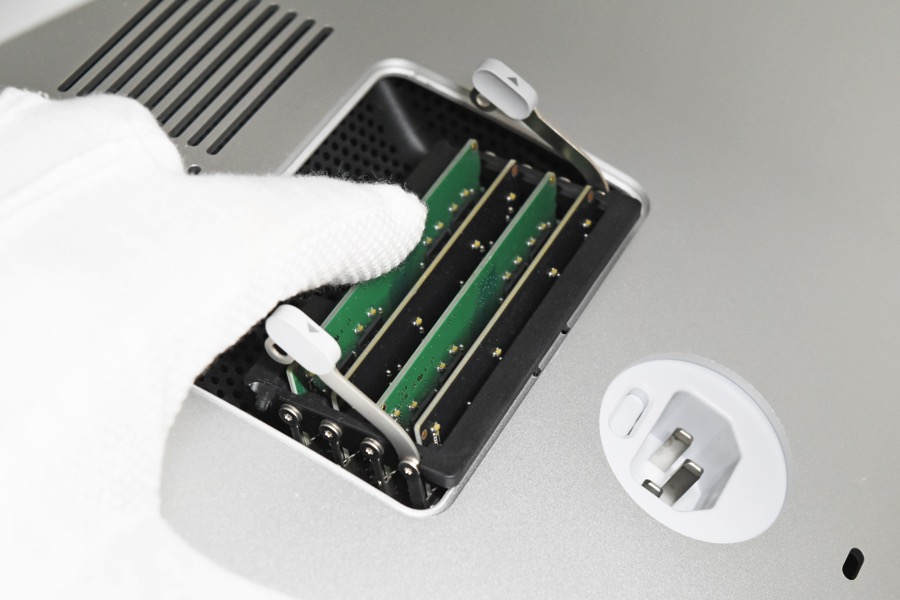 iMac 2017 27インチ」のメモリを自分で増設する方法