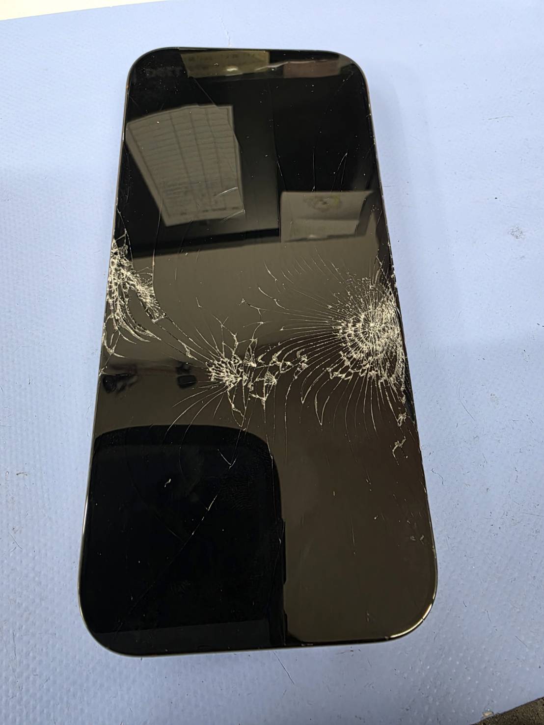 iPhone16Pro液晶ガラス割れ | iPhone修理大阪 寝屋川市・四條畷市
