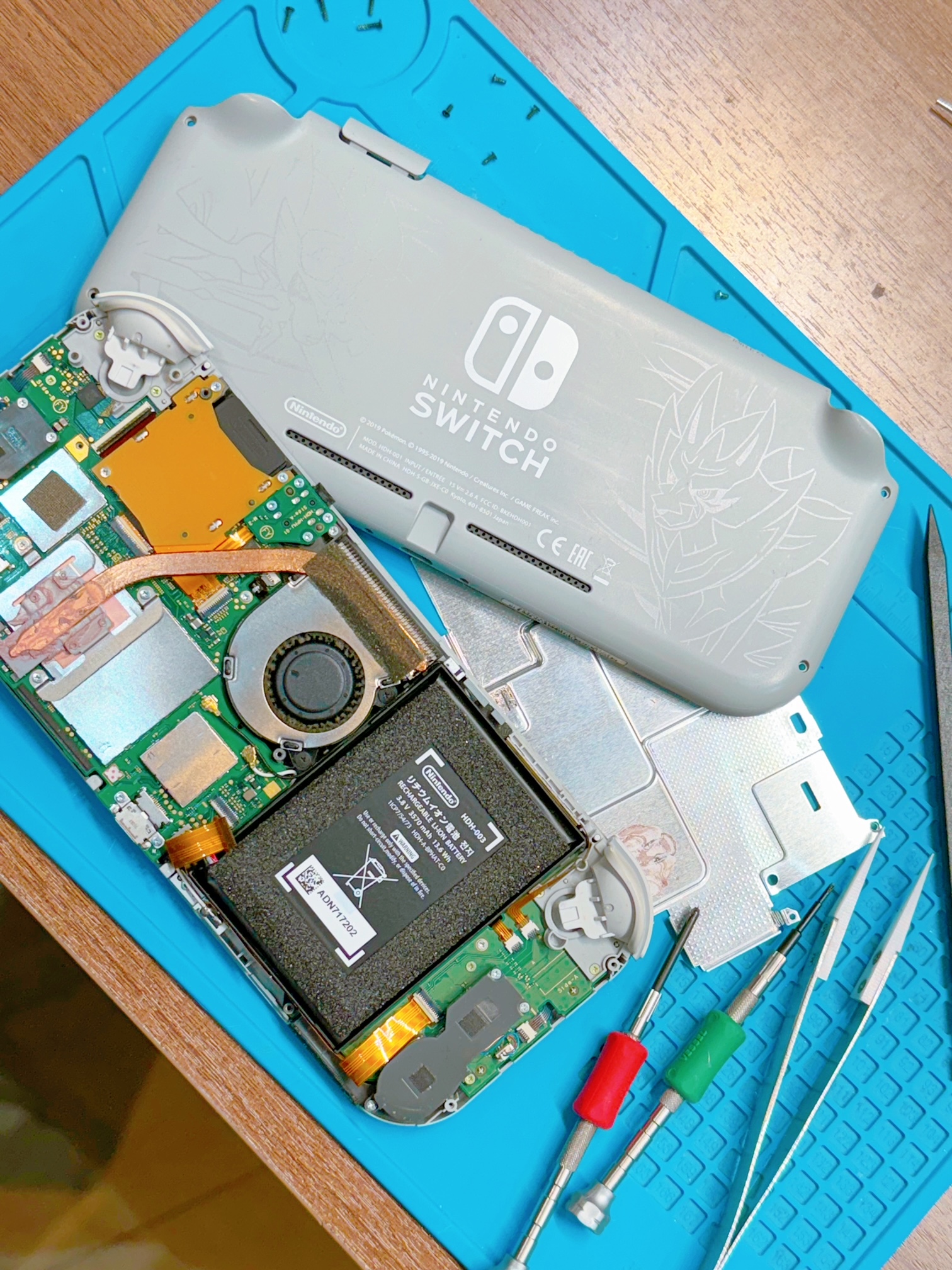 赤池店】Nintendo Switch Lite ザシアン・ザマゼンタの左スティック