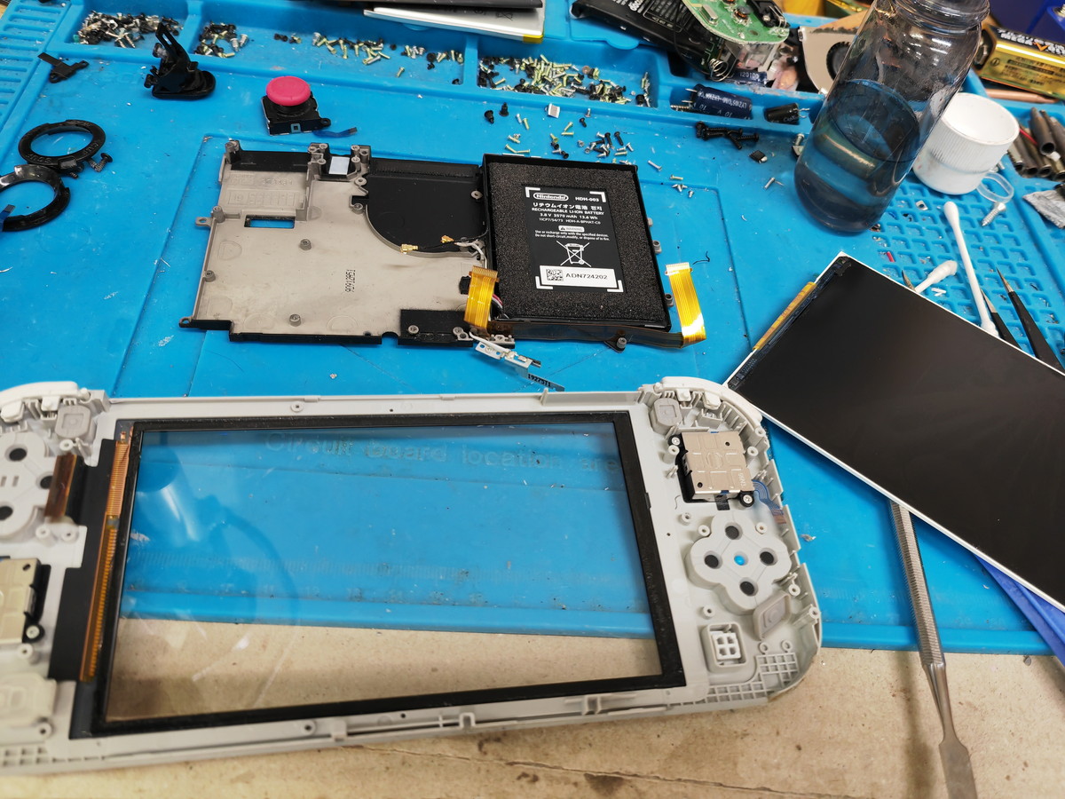 Nintendo Switch Liteの修理（液晶画面割れ破損修理・交換） | パソじゅく