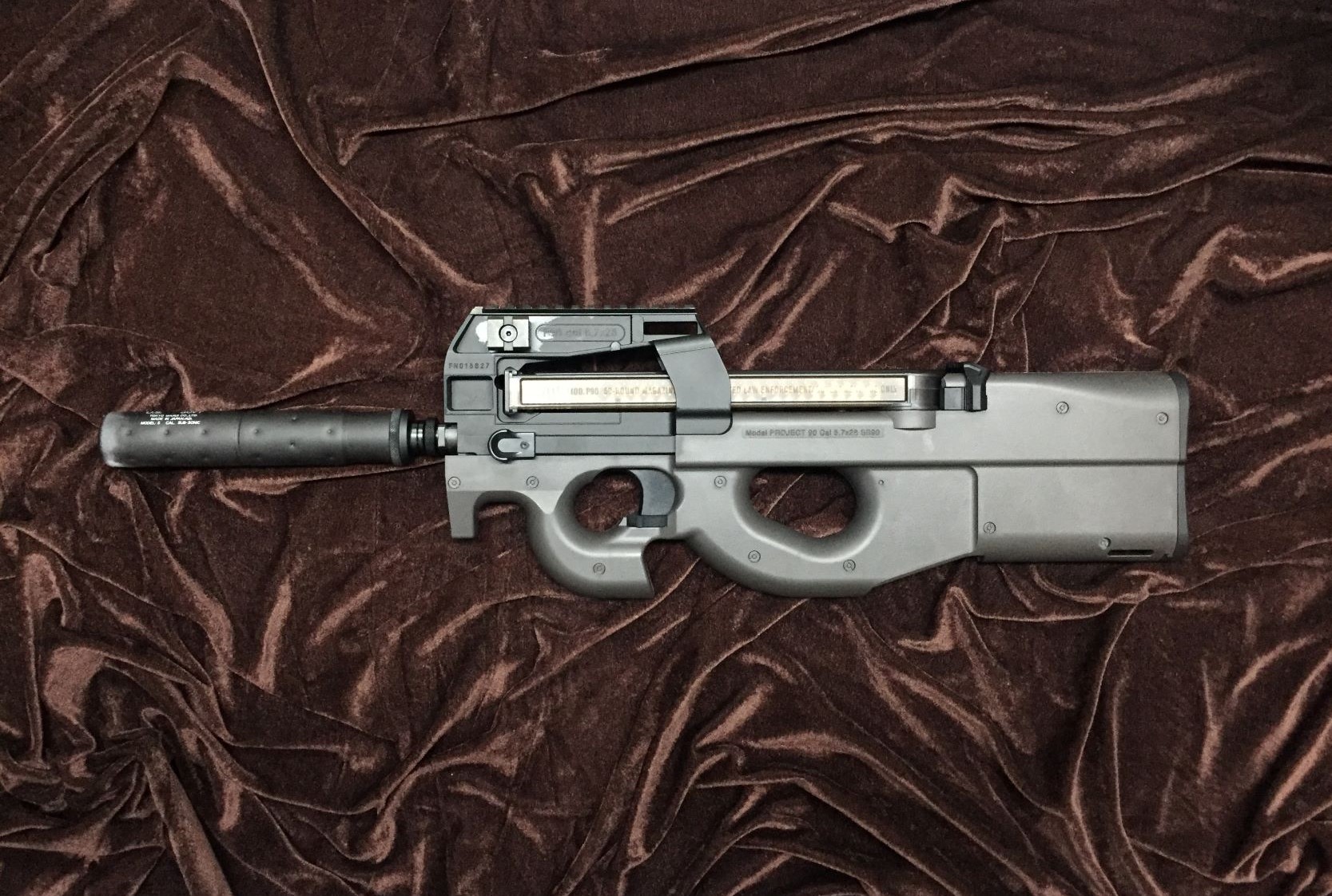 東京マルイ P-90プラス スタンダード電動ガンのカスタムをさせて頂き