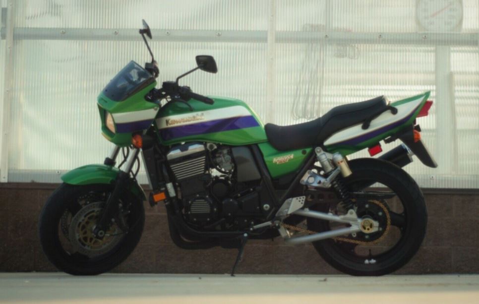 Kawasaki-ZRX1100-Left-Side-2.